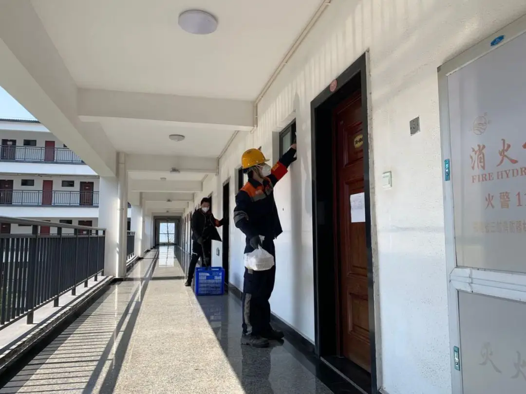 1756947697510568.jpg 640.webp.jpg